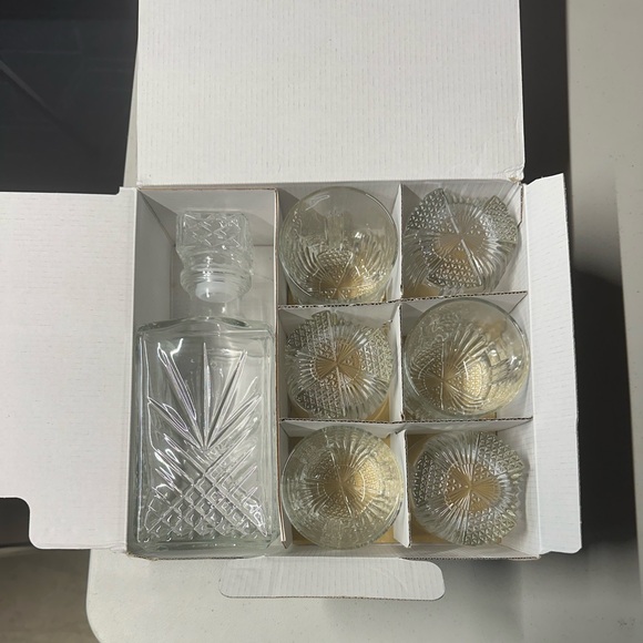 Bormioli Rocco Selecta 7 piece Whiskey Set - Picture 2 of 3